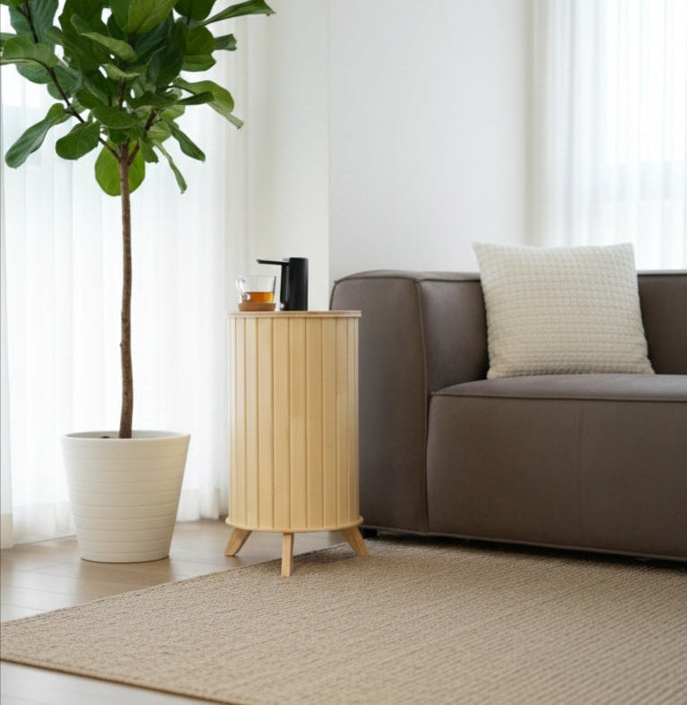 Mesa lateral com dispensador de água em madeira premium